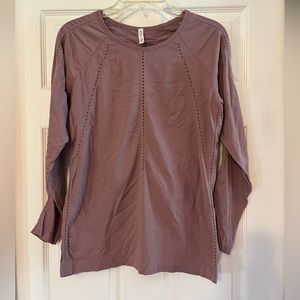 Athleta long sleeve top in mauve. Size L